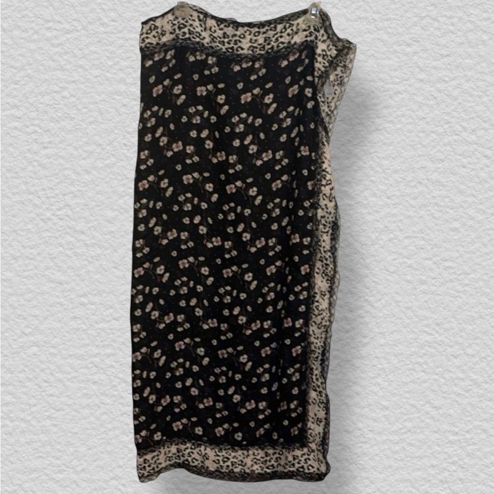 🌺NWT: Maurices Black Floral Scarf
